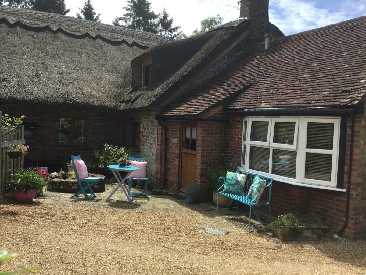 Thatched Cottage Pulborough Exteriör bild